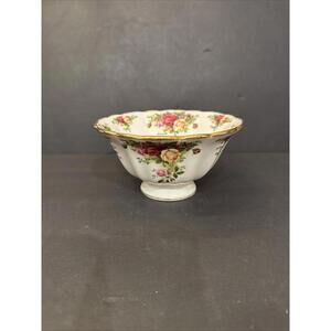 Royal Albert  Old Country Roses Fluted Footed Pedestal Bowl 6 6/8” X 3.5”